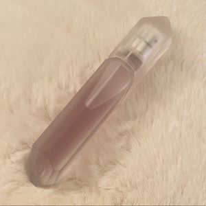 KKW crystal violet musk